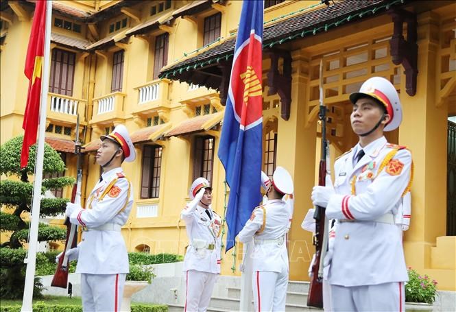 Lễ Thượng cờ kỷ niệm 53 năm Ngày thành lập ASEAN - ảnh 4