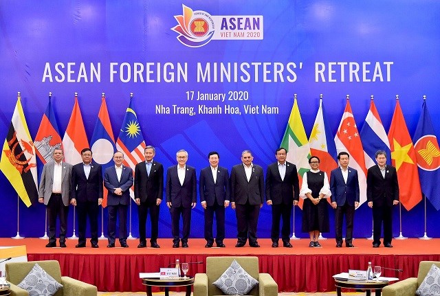 Bộ trưởng Ngoại giao của 10 nước ASEAN dự hội nghị cấp cao tại Nha Trang (Khánh Hòa, Việt Nam).
