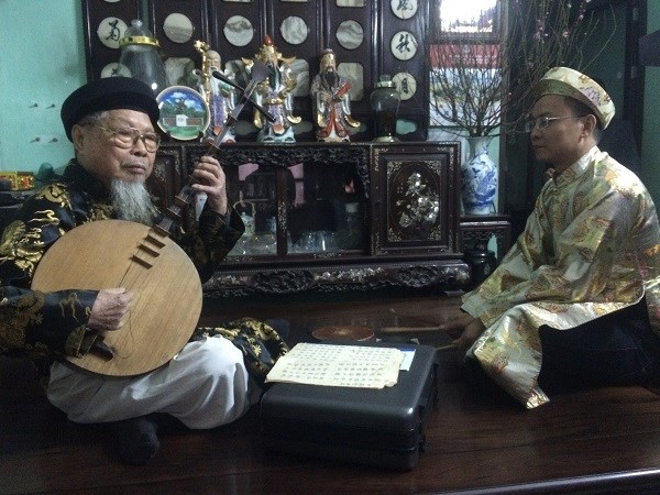 Nghệ nhân hát văn Hoàng Trọng Kha và học trò