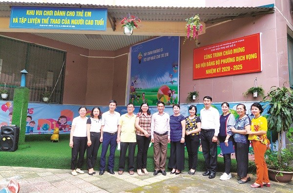 Hội LHPN phường Dịch Vọng, quận Cầu Giấy bàn giao sân chơi cộng đồng khu dân cư số 2