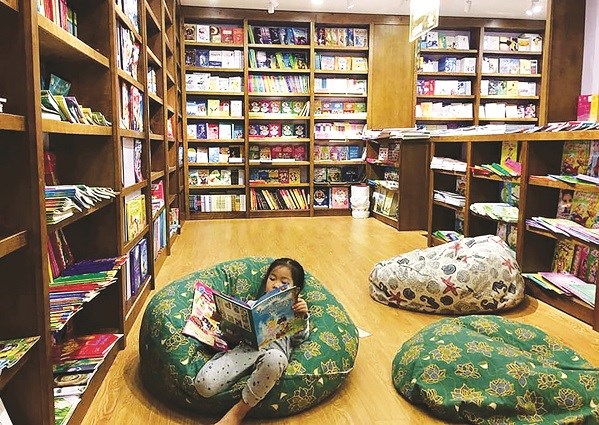 Góc đọc sách thân thiện tại một nhà sách ở Hà Nội