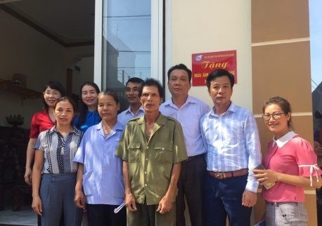 Hội LHPN huyện Phú Xuyên ban giao nhà cho gia đình chị Phạm Thị Trịnh
