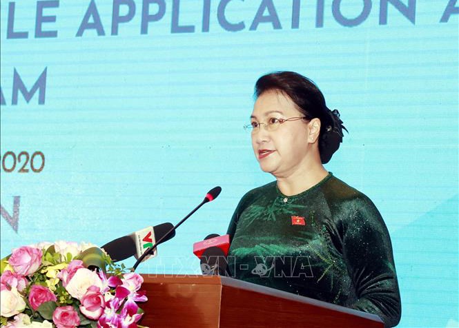 Chủ tịch Quốc hội Nguyễn Thị Kim Ngân phát biểu tại lễ công bố Trang thông tin điện tử, ứng dụng di động và Bộ nhận diện của Năm Chủ tịch AIPA 2020. Ảnh: Trọng Đức - TTXVN.
