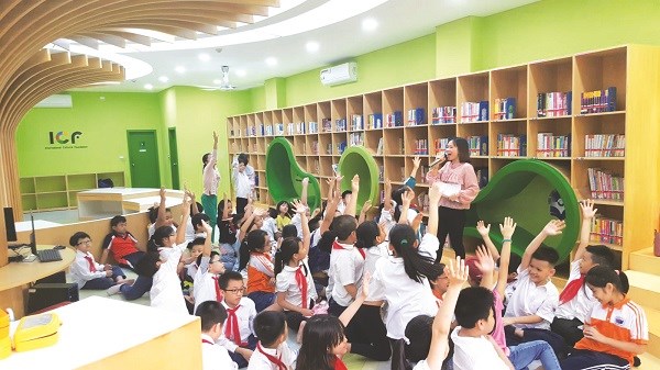Hoạt động ngoại khóa: Kể chuyện theo sách của một trường tiểu học ở Hà Nội được tổ chức tại Thư viện văn hóa thiếu nhi (Thư viện Quốc gia)