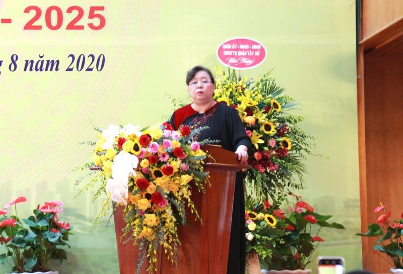 Phó Bí thư Thành ủy, Chủ tịch HĐND Thành phố Nguyễn Thị Bích Ngọc phát biểu tại Đại hội.