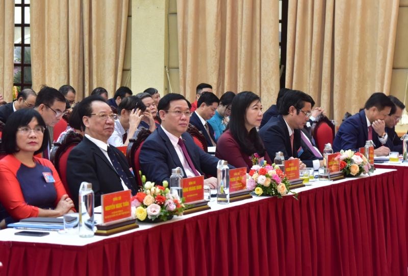 Bí thư Thành ủy Hà Nội Vương Đình Huệ và các đại biểu dự đại hội.