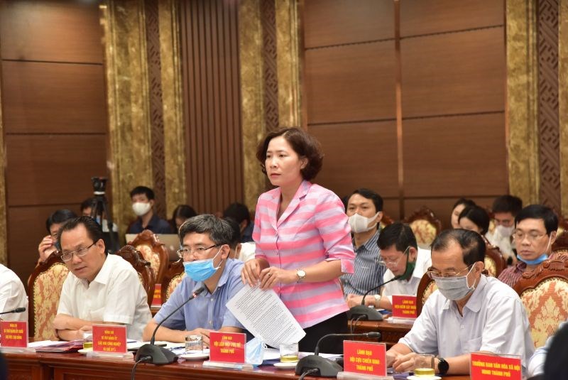 Đồng chí Lê Kim Anh - Chủ tịch Hội LHPN Hà Nội phát biểu tại Hội nghị