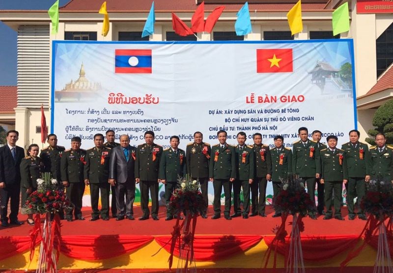 Lễ khánh thành và bàn giao công trình tại Bộ Chỉ huy quân sự Thủ đô Viêng Chăn do thành phố Hà Nội đầu tư.