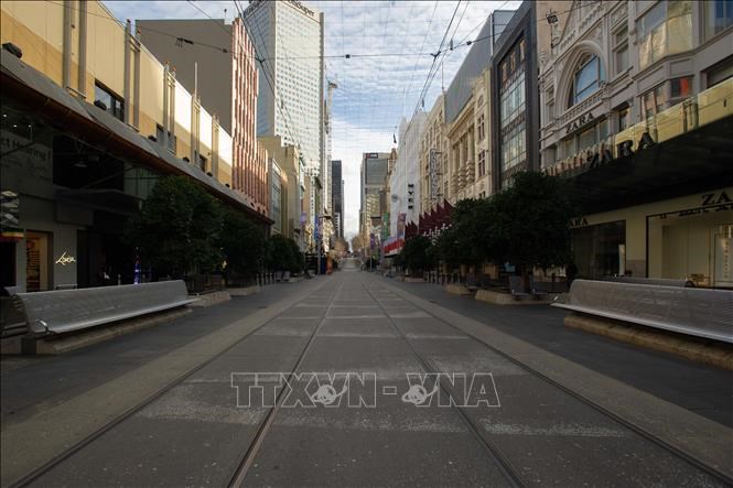 Cảnh vắng vẻ trên đường phố tại Melbourne, Australia ngày 3/8 trong bối cảnh dịch COVID-19 lan rộng. Ảnh: THX/TTXVN