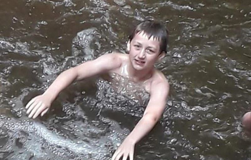 Cậu bé 11 tuổi dũng cảm nhảy xuống biển cứu một đứa trẻ sắp chết đuối - ảnh 1