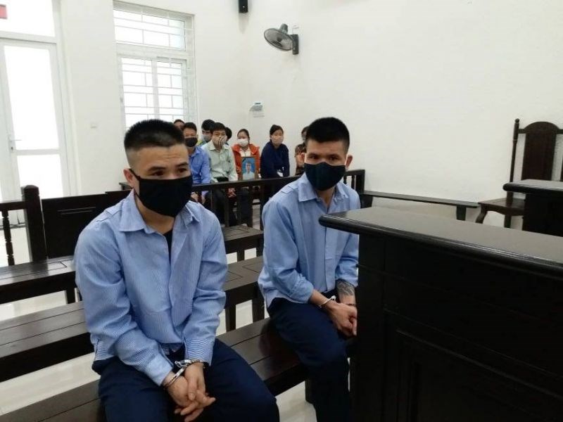 Hai anh em bị cáo Nguyễn Xuân Học và Nguyễn Xuân Hằng tại tòa