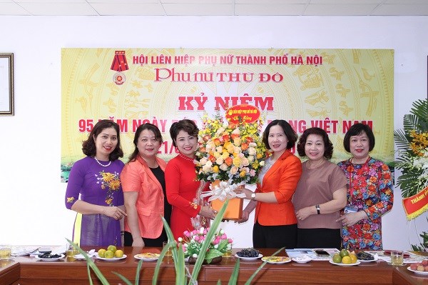 Lãnh đạo Hội LHPN Hà Nội chúc mừng Báo PNTĐ nhân dịp 95 năm ngày Báo chí Cách mạng Việt Nam 21/6/2020