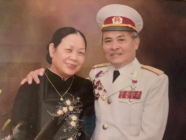 Vợ chồng Đại tá, Anh hùng LLVT Đỗ Văn Trì