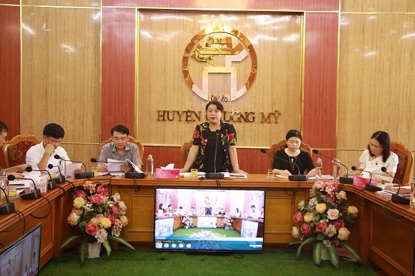 Bà Nguyễn Thị Thu Thủy, Phó Chủ tịch Thường trực Hội LHPN Hà Nội, Trưởng đoàn giám sát kiến nghị về hoạt động giám sát thực hiện luật Trẻ em tại huyện Chương Mỹ.