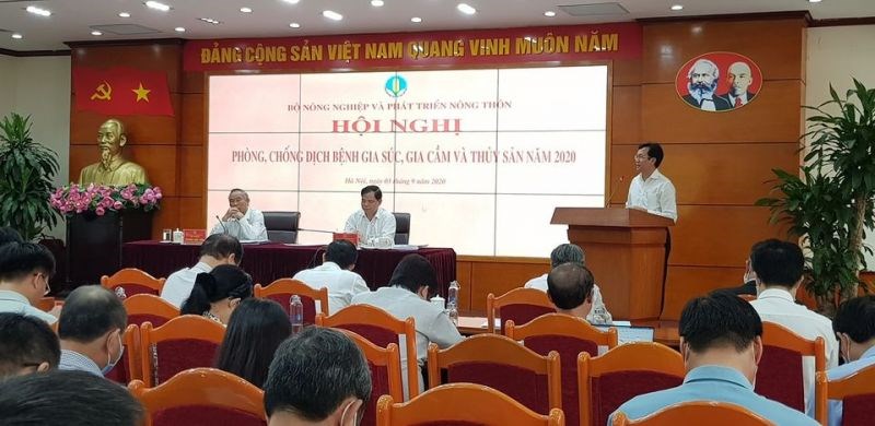Bộ trưởng Bộ Nông nghiệp-Phát triến nông thôn Nguyễn Xuân Cường phát biểu tại hội nghị.