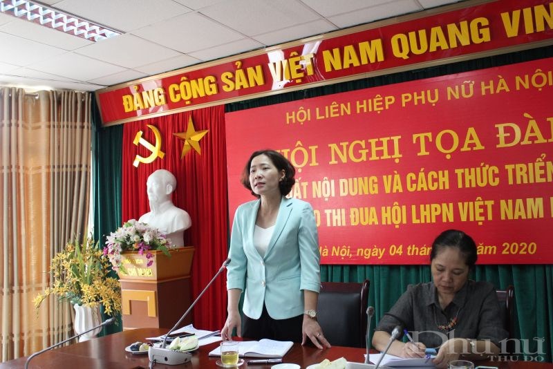 Đồng chí Lê Kim Anh - Chủ tịch Hội LHPN Hà Nội phát biểu tại buổi tọa đàm