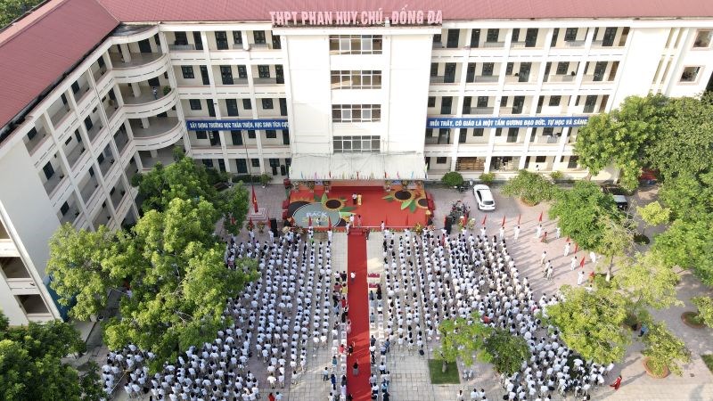 Lễ khai giảng tại trường THPT Phan Huy Chú - Đống Đa