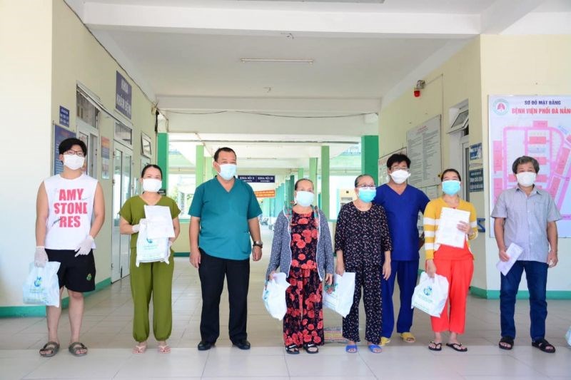 Các bệnh nhân được công bố khỏi bệnh tại BV Phổi Đà Nẵng.