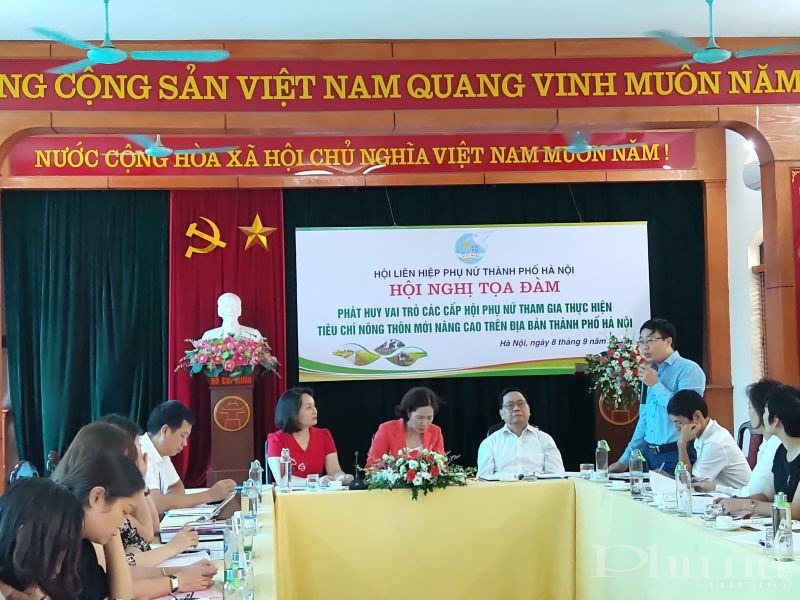 Đồng chí Ngọ Văn Ngôn – Trưởng phòng Tổng hợp, Văn phòng điều phối chương trình xây dựng nông thôn mới thành phố Hà Nội phát biểu tại hội nghị tọa đàm