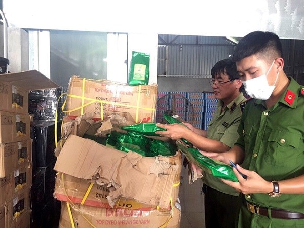 Nguyên liệu trà sữa nhập lậu được tổ liên ngành thu giữ tại huyện Mê Linh ngày 4/9