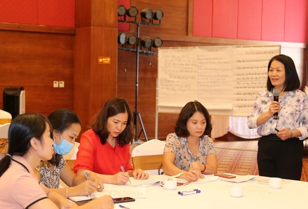 Phó Chủ tịch Hội LHPN Việt Nam Bùi Thị Hòa cũng nêu ra gợi ý 4 bước thực hiện lồng ghép giới trong dự thảo văn bản quy phạm pháp luật