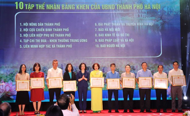 Hội Phụ nữ TP Hà Nội có thành tích trong triển khai tổ chức cuộc thi nhận Bằng khen của UBND thành phố.