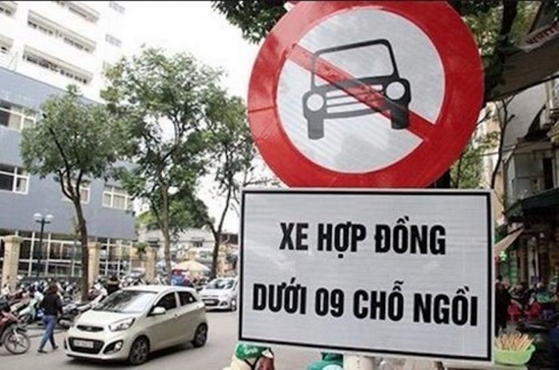 Từ ngày 15/9, khôi phục biển cấm xe taxi trên 10 tuyến đường Hà Nội - ảnh 1