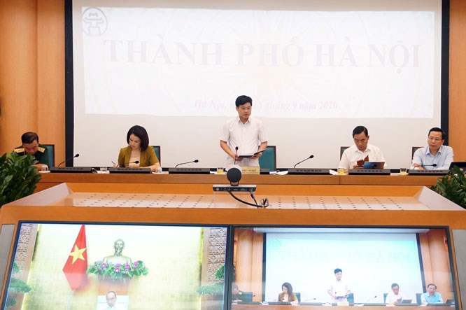 Phó Chủ tịch UBND thành phố Ngô Văn Quý, Trưởng ban Chỉ đạo công tác phòng, chống dịch Covid-19 thành phố phát biểu tại điểm cầu Hà Nội.