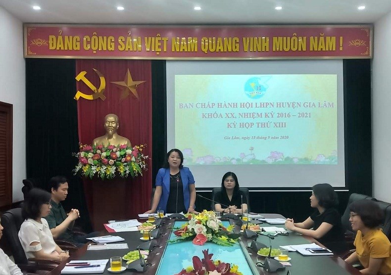 Đồng chí Nguyễn Thị Thu Thủy - Phó Chủ tịch Thường trực Hội LHPN Hà Nội phát biểu chỉ đạo hội nghị