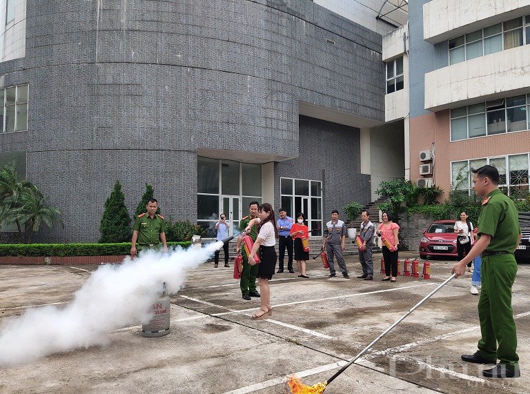 Hội LHPN Hà Nội: Tập huấn nghiệp vụ phòng cháy chữa cháy năm 2020 - ảnh 3