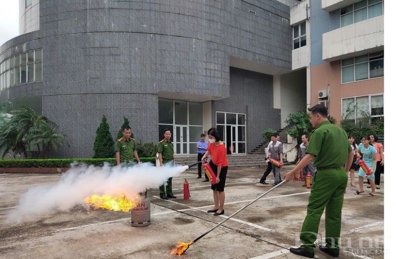 Hội LHPN Hà Nội: Tập huấn nghiệp vụ phòng cháy chữa cháy năm 2020 - ảnh 4