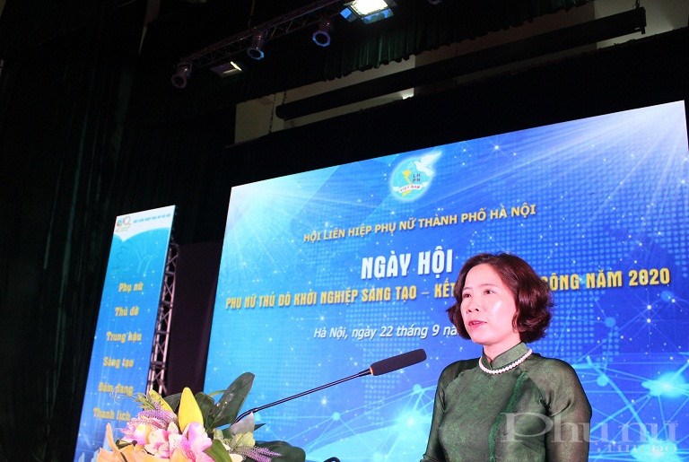 Đồng chí Lê Kim Anh - Chủ tịch Hội LHPN Hà Nội phát biểu khai mạc
