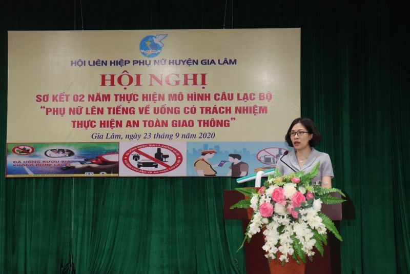 Đ/c Nguyễn Thanh Hương, Chủ tịch Hội LHPN huyện Gia Lâm phát biểu chỉ đạo Hội nghị