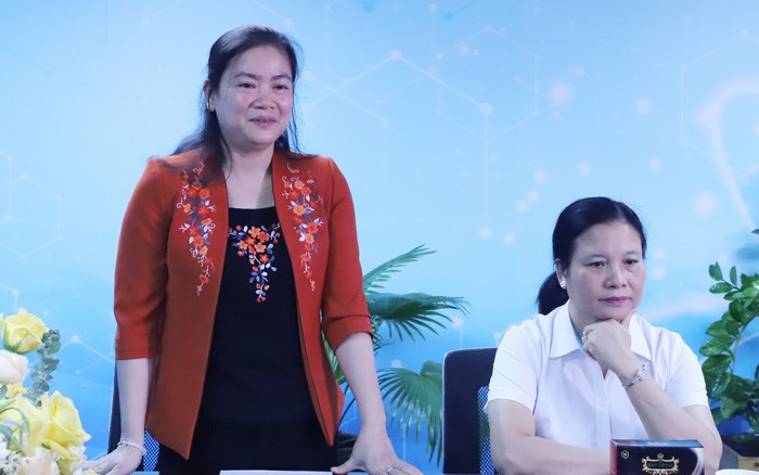 Bà Đỗ Thị Thu Thảo (trái), Phó Chủ tịch Hội LHPN Việt Nam, phát biểu chỉ đạo tại Cuộc thi thuyết trình phụ nữ khởi nghiệp cấp vùng năm 2020