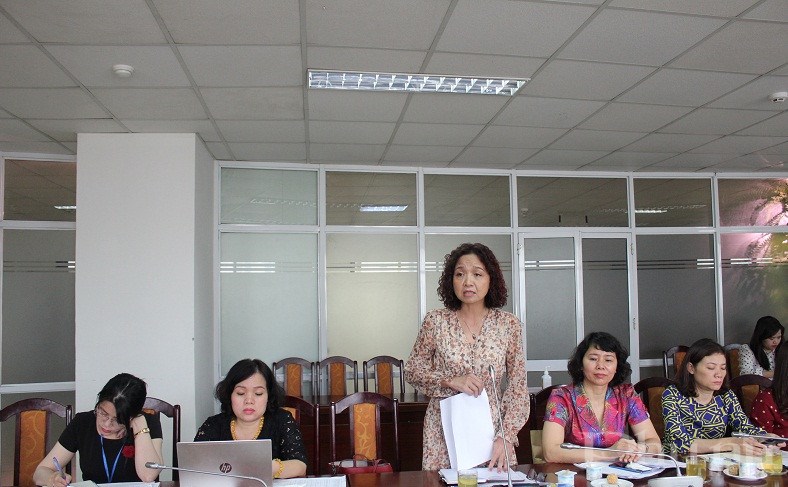 Đồng chí Định Thị Phương Liên - Chủ tịch Hội LHPN quận Ba Đình chia sẻ những mô hình, cách làm hay của Hội