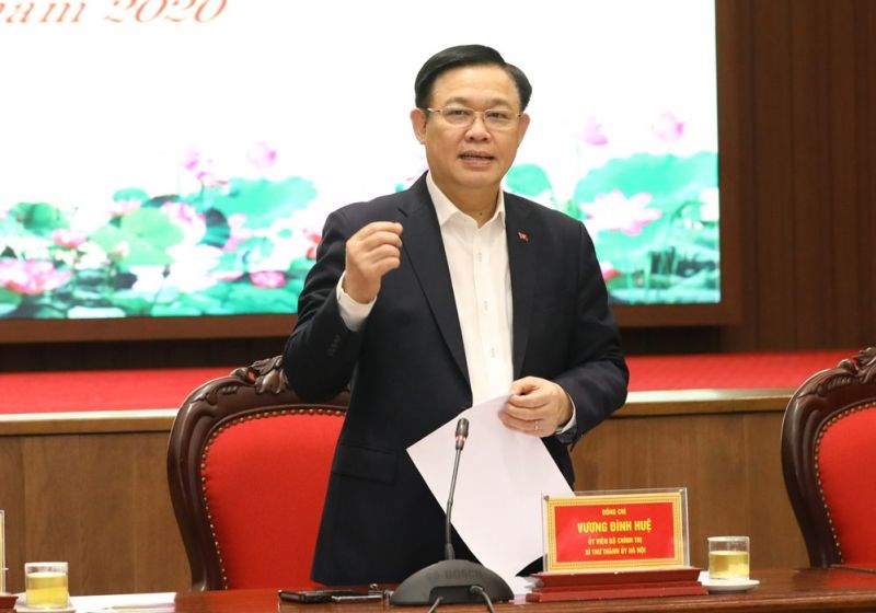 Bí thư Thành ủy Hà Nội Vương Đình Huệ chủ trì hội nghị.