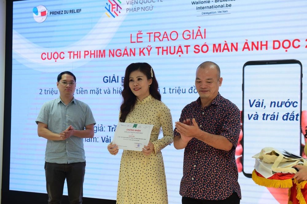 Tác giả Trần Anh Thư  nhận giải Ba tại cuộc thi.