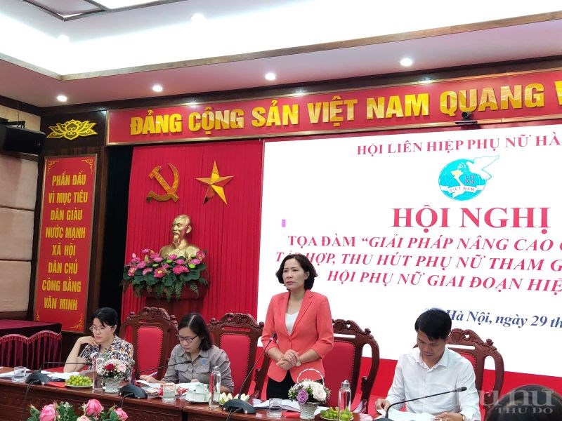 Đồng chí Lê Kim Anh - Chủ tịch Hội LHPN Hà Nội phát biểu chỉ đạo hội nghị tại cụm 1 huyện Thanh Oai