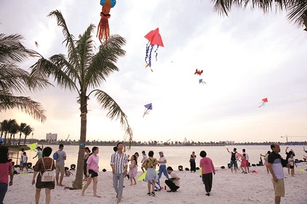 Với lợi thế không gian rộng, người dân có thể tổ chức các hoạt động vui chơi, tăng cường vận động thể chất tại các khu đô thị mới ven đô