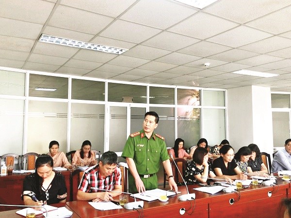 Đ/c Nguyễn Đức Khanh, Đội phó Đội 2, Phòng Cảnh sát Hình sự, CATP Hà Nội đề xuất xây dựng hòm thư tố giác, đường dây nóng hoặc trang web để phụ nữ được cập nhật và lên tiếng về các vụ việc.