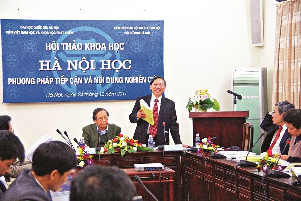 GS. TS Nguyễn Quang Ngọc chủ trì hội thảo xây dựng ngành Hà Nội học (ảnh: NVCC)