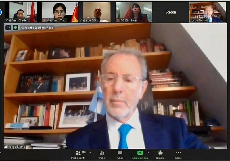 Hình: Thứ trưởng phụ trách Quan hệ kinh tế quốc tế, Bộ Ngoại giao, Ngoại thương và Tôn giáo Argentina - Đại sứ Jorge Neme phát biểu