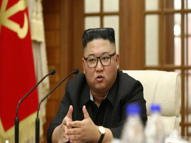 Lãnh đạo Triều Tiên Kim Jong Un đã gửi lời chúc Tổng thống Mỹ Donald Trump nhanh chóng bình phục, khỏi bệnh COVID-19 - Ảnh: AP
