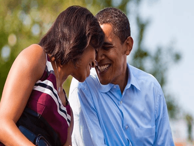 Ảnh chụp vợ chồng cựu tổng thống Barack Obama trong bài đăng của Obama trên Instagram hôm 3/10. Ảnh: Instagram/barackobama.