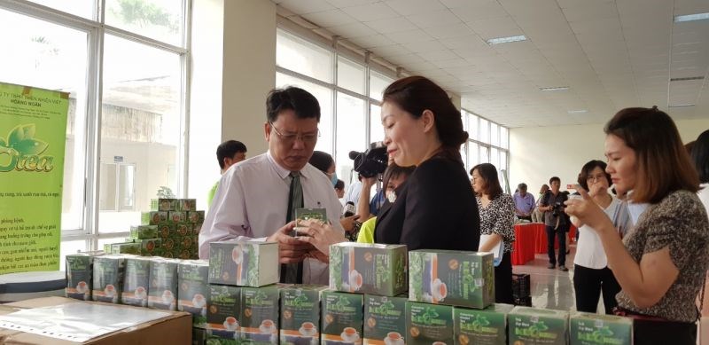 Bà Trịnh Kim Thư giới thiệu sản phẩm trà xạ đen MDQueen