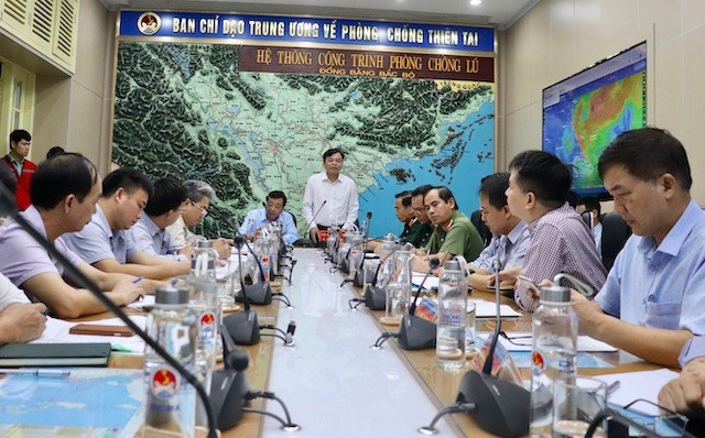 Thứ trưởng Bộ NN&PTNT Nguyễn Hoàng Hiệp phát biểu chỉ đạo cuộc họp