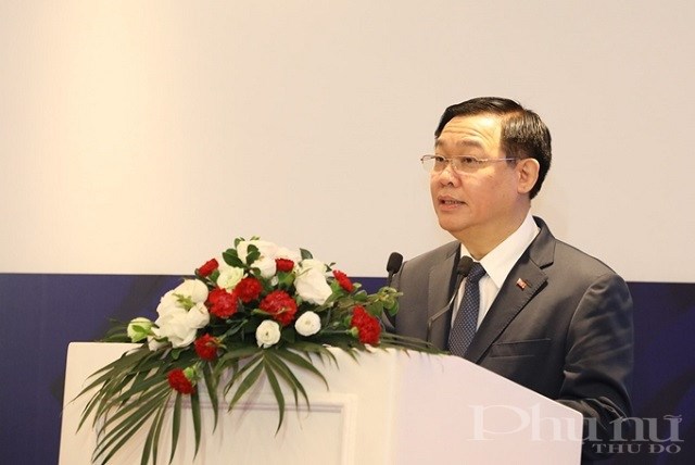 Bí thư Thành ủy Hà Nội Vương Đình Huệ phát biểu tại cuộc tọa đàm.