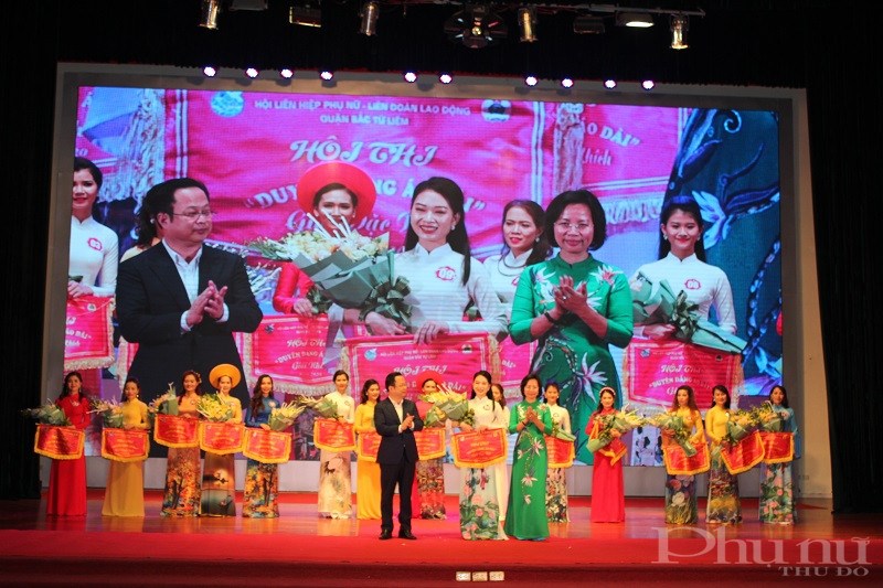 Thí sinh Trần Kim Tú đến từ Hội Liên hiệp Phụ nữ phường Xuân Đỉnh đã xuất sắc vượt qua 15 thí sinh để giành giải Đặc Biệt