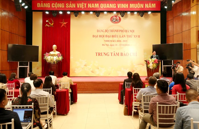 Đồng chí Phạm Thanh Học, Phó Trưởng ban Thường trực Ban Tuyên giáo Thành ủy, Giám đốc Trung tâm báo chí phát biểu tại buổi lễ