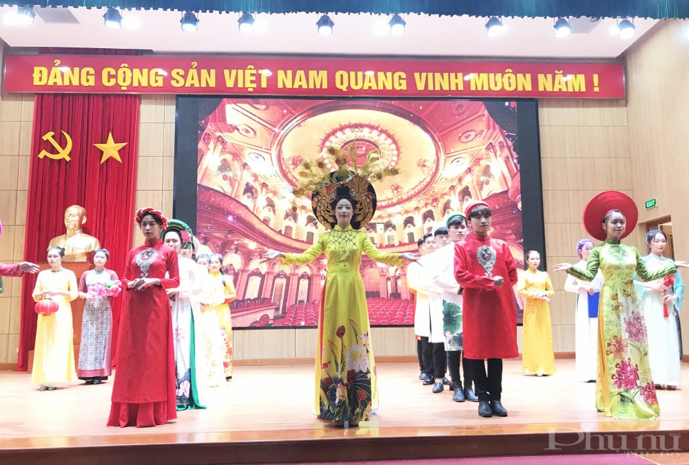 Nhằm tôn vinh áo dài Việt Nam và vẻ đẹp của người phụ nữ, Hội LHPN quận Hai Bà Trưng đã tổ chức